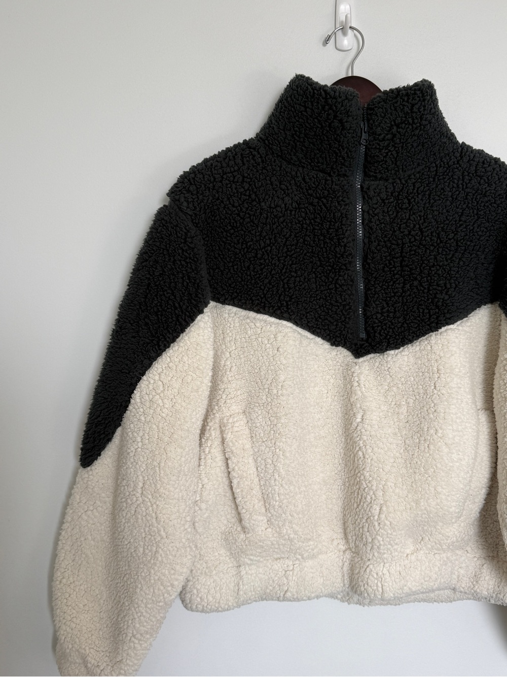 Two-Tone Sherpa Pullover Jacket in Black & Cream - Picture 3 of 15